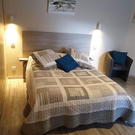 Au Petit Bonheur Bed & Breakfast Saint-Martin-du-Frene ภายนอก รูปภาพ