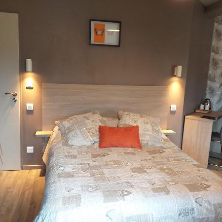 Au Petit Bonheur Bed & Breakfast Saint-Martin-du-Frene ภายนอก รูปภาพ