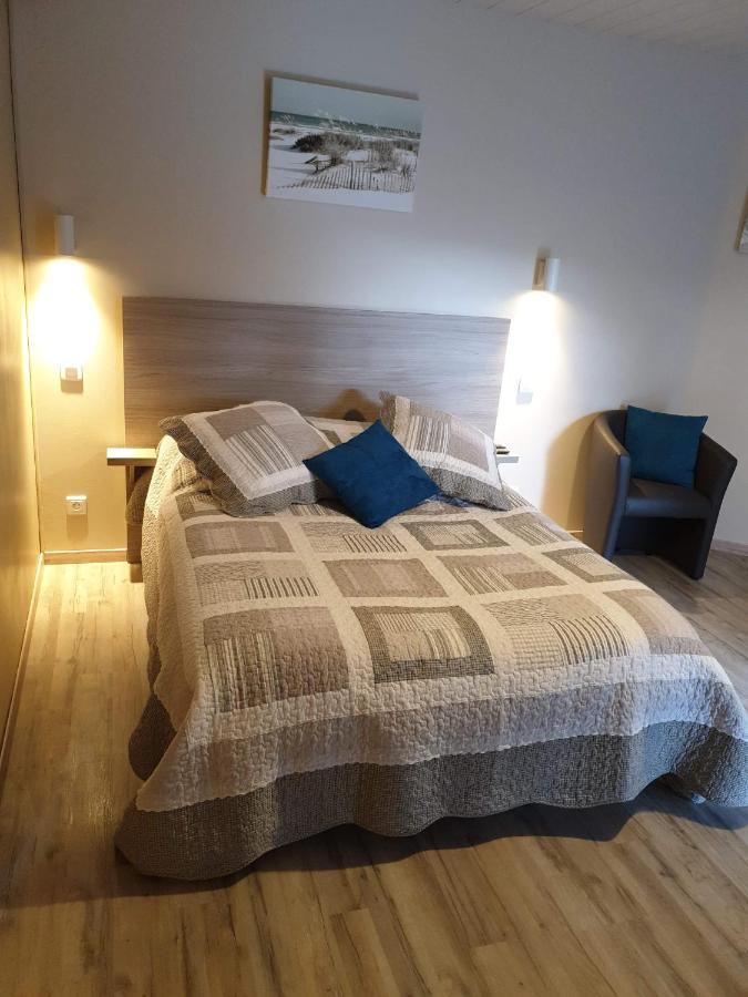 Au Petit Bonheur Bed & Breakfast Saint-Martin-du-Frene ภายนอก รูปภาพ