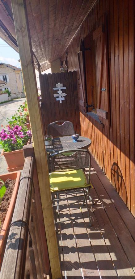 Au Petit Bonheur Bed & Breakfast Saint-Martin-du-Frene ภายนอก รูปภาพ